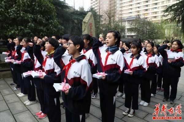 长沙市明德高中校服图片