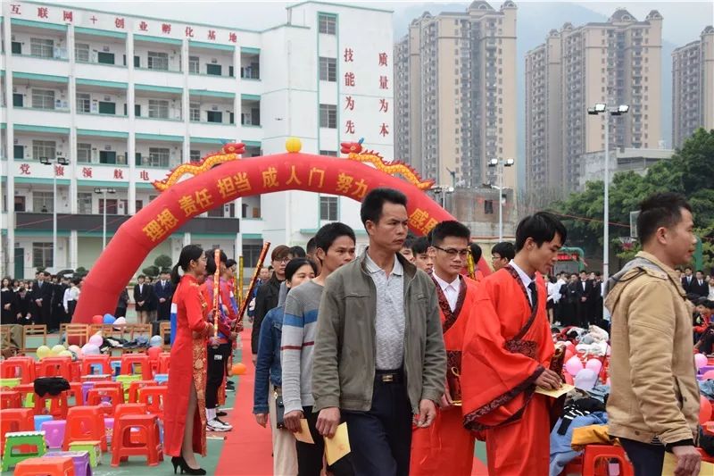 昨天,桂平這個成人禮刷爆了朋友圈!