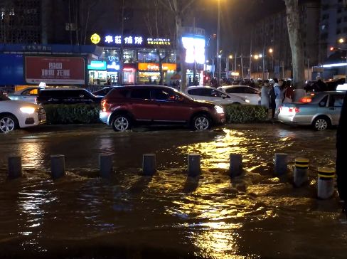 济南银座水灾图片