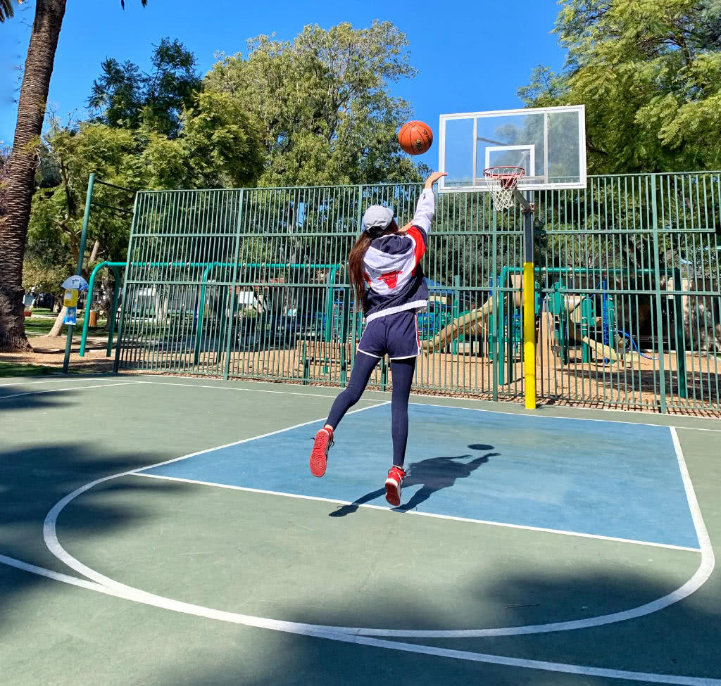 Angelababy打篮球图片
