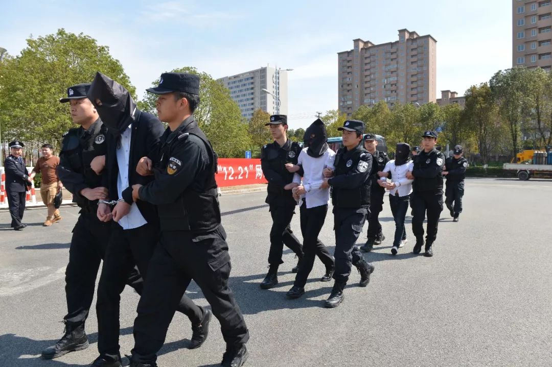 抓捕现场 罪犯图片