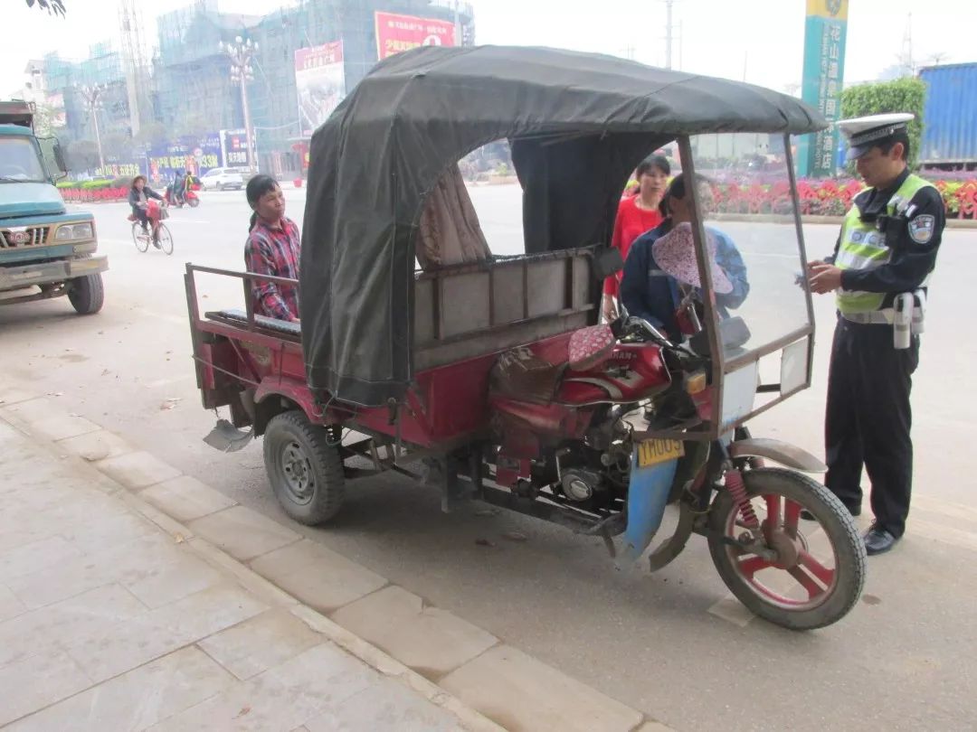 寧明交警大隊曝光三輪車,電三輪四輪車非法上路營運交通違法行為