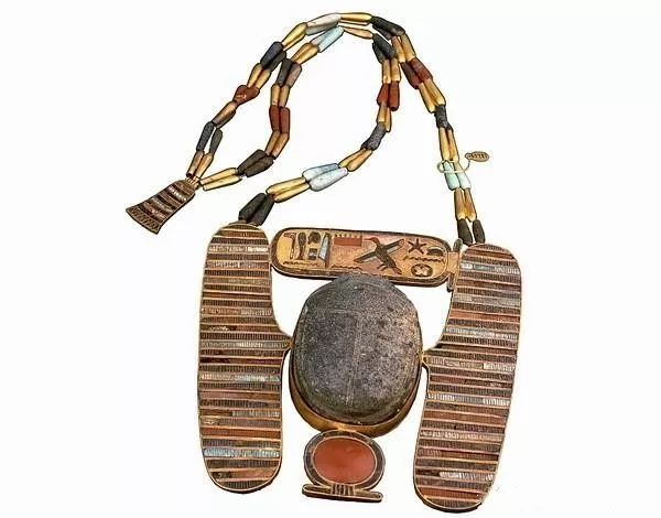 【普蘇塞恩涅斯一世胸飾】pectoral of psusennes