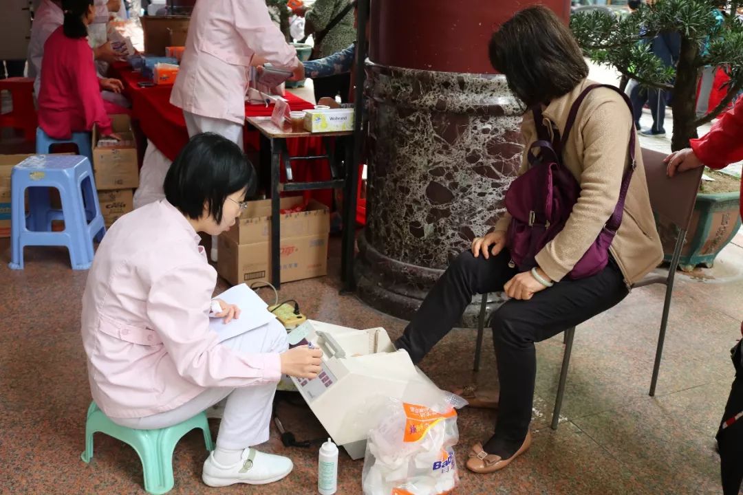 越秀名医现场为市民传授养生之道,教你送春迎夏祛湿防暑