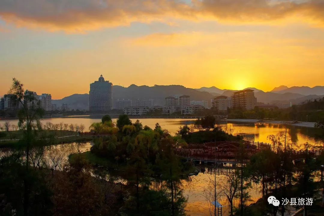 沙縣龍湖公園經過提升改造,如今公園碧水潺潺,綠樹成蔭,風景如畫,成為