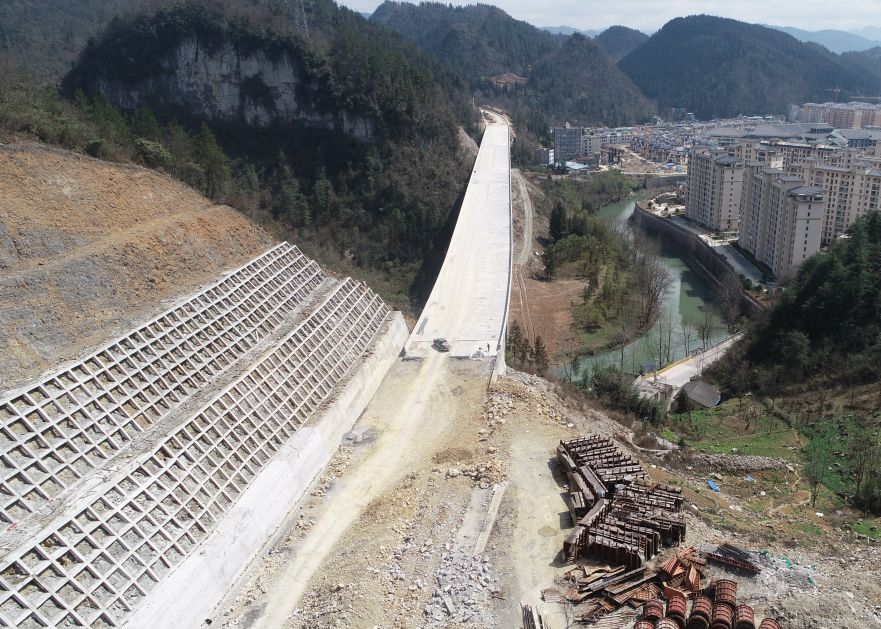 318國道利川繞城線建成後,恩施大峽谷,玉龍洞,武陵洞寨等景區景點的