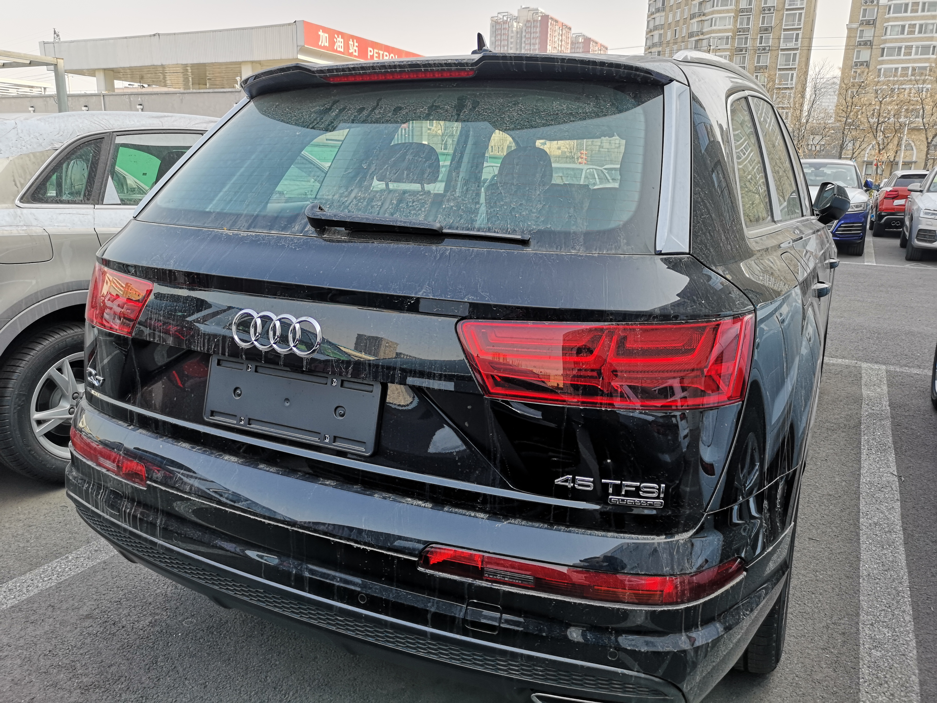 奥迪q7车7座报价及图片图片