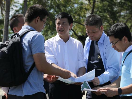 經貿代表團供圖 3月17日,泉州市委常委,晉江市委書記劉文儒(左二)率領