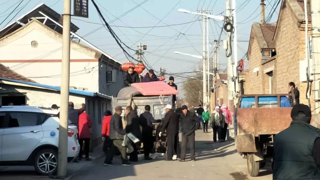 小豆各莊村3月17日上午,潞城鎮組織百人幫拆隊進入小豆各莊村,大