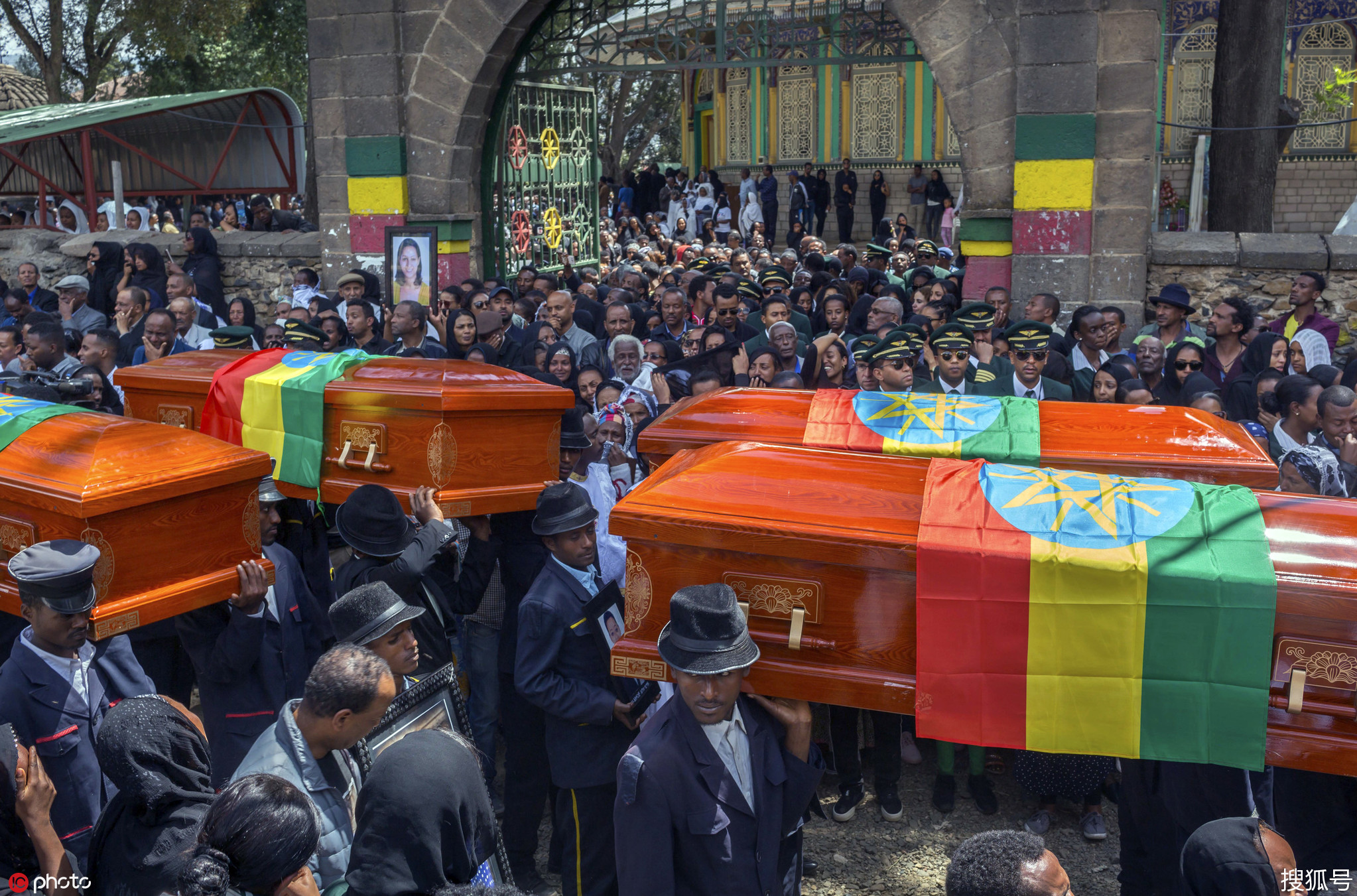 以焦土代替遺體 埃塞俄比亞為墜機遇難者舉行葬禮