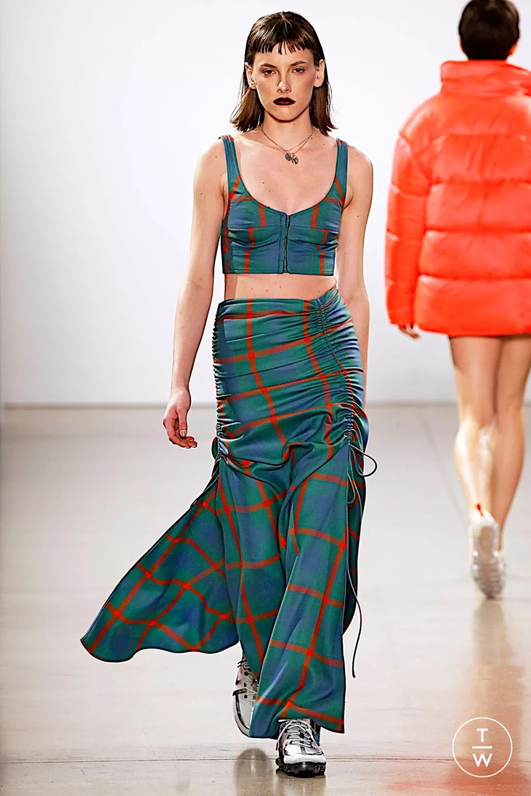 格子裙2019/20秋冬女装流行面料设计灵感源自丰富多样的传统苏格兰格