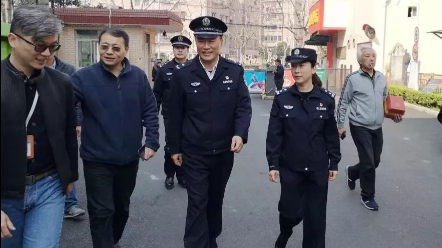 上海浦东新区公安局长图片