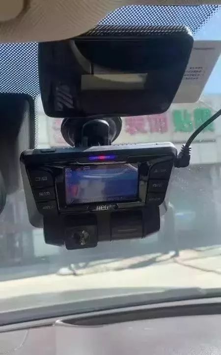 汽车内安装隐形摄像头图片