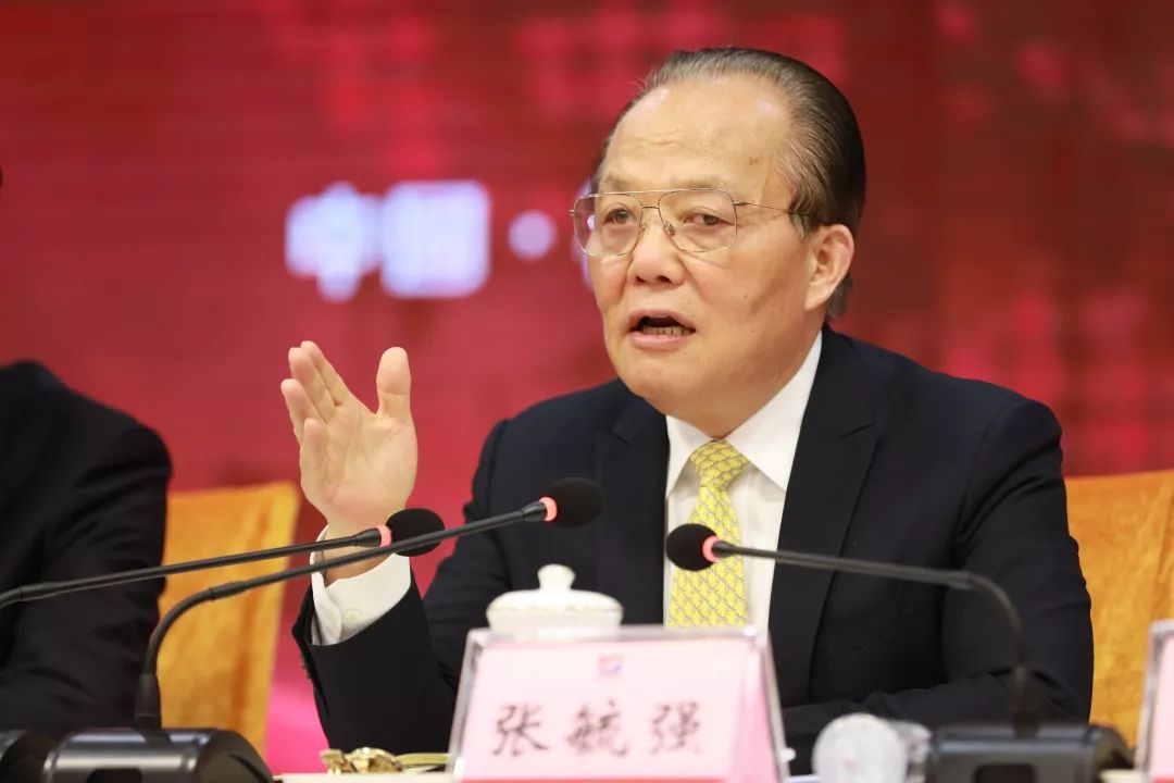 会上,中国巨石总裁,巨石集团董事长兼ceo张毓强发表重要讲话,中国巨石