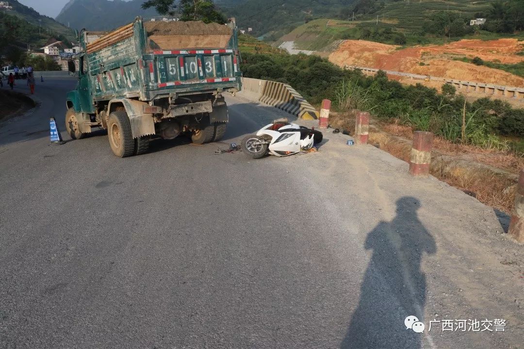 河池12起涉酒交通事故9人死亡