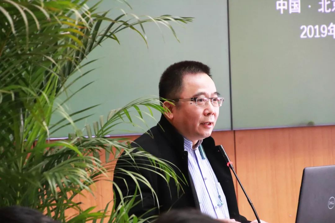 孟兆祯院士和欧阳东副社长签订合同强健副理事长谈到"盛世修史"的概念