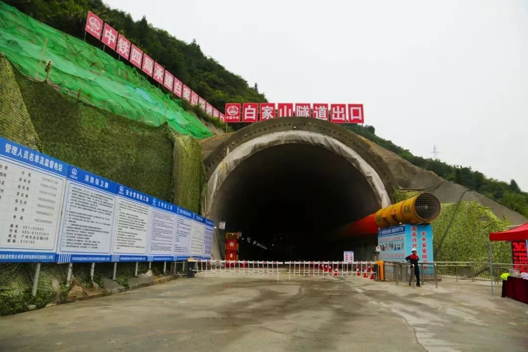 鐵路線路規劃圖中鐵四局承建的張吉懷鐵路2標位於湖南張家界市永定區