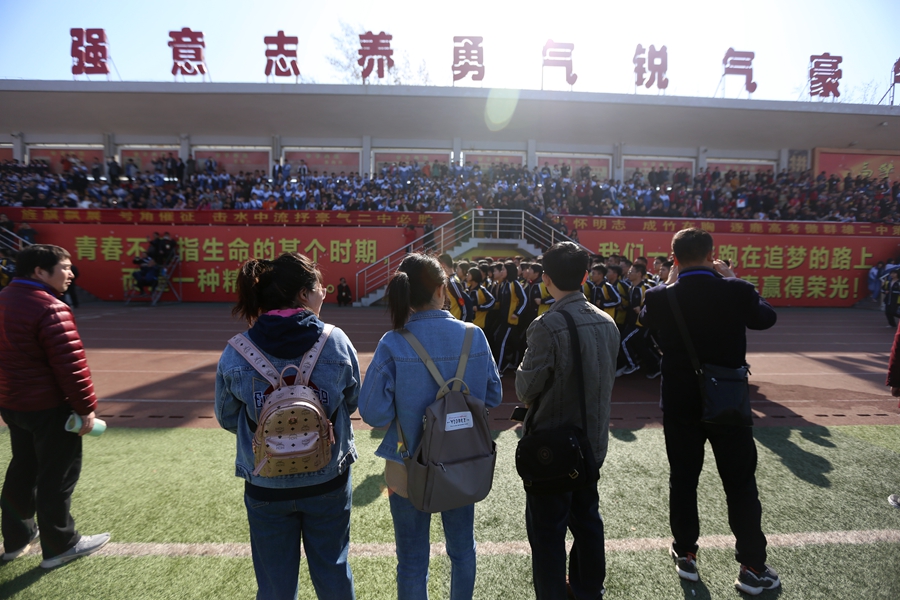 衡水二中2019年上半年首個校園接待日迎來全國萬餘名參觀者