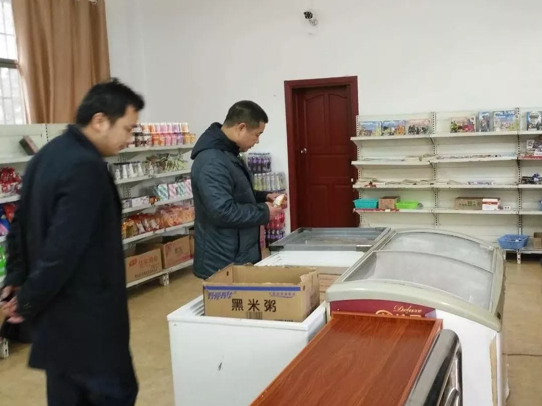 醴陵市食藥工商質監局白兔潭所紮實開展食品安全護苗行動