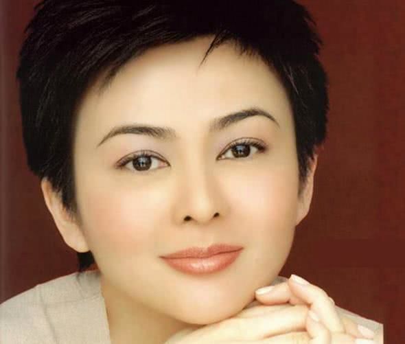 关之琳(rosamund kwan,1962年9月24日出生于香港,满族镶蓝旗瓜尔佳氏