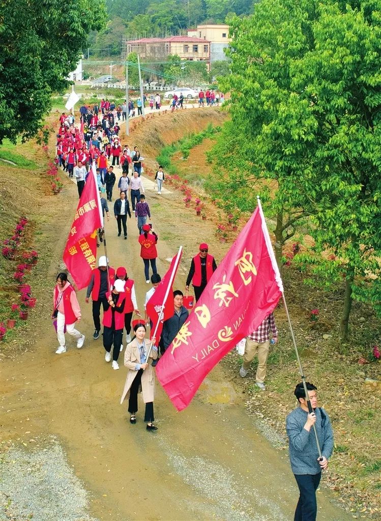 700市民為古竹鎮蓼坑村添一抹新綠_河源