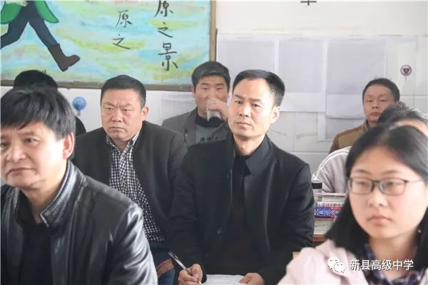 专家走进教室听课参加此次活动的领导有:新县人民政府副县长臧曼,县