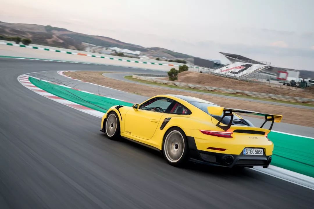 全新一代911 gt2 rs曾在紐博格林北環創造了6分47秒3的紐北最速量產車