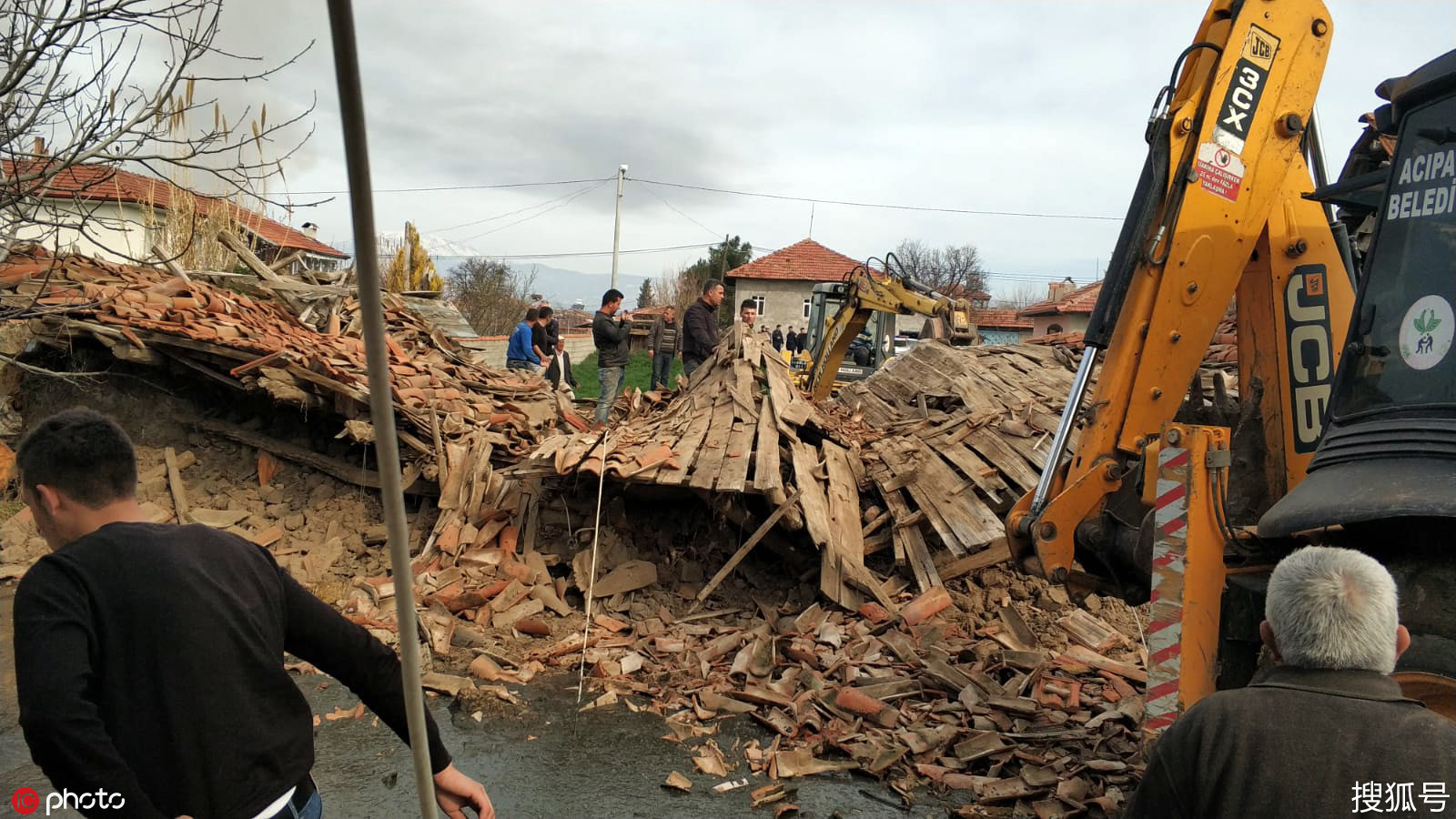 土耳其西部發生5.7級地震 房屋坍塌受損