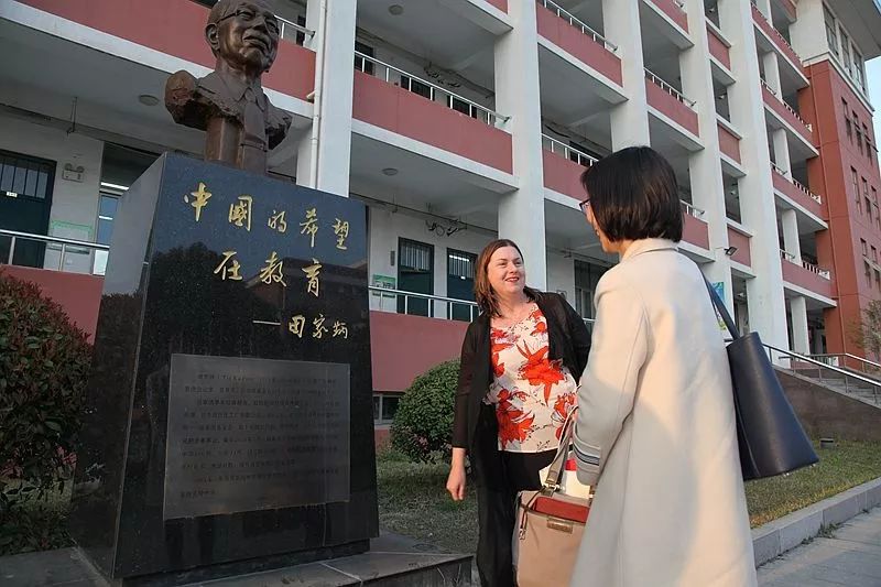 瞻仰田家炳先生塑像最后,让我们一起来欣赏学生社团文艺演出精彩回放