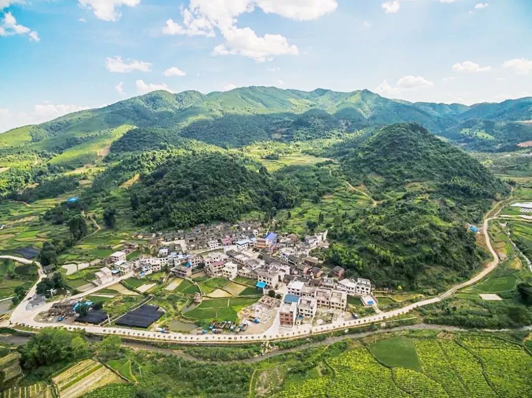 石門村的明代建築群位於臨武縣花塘鄉石門村.