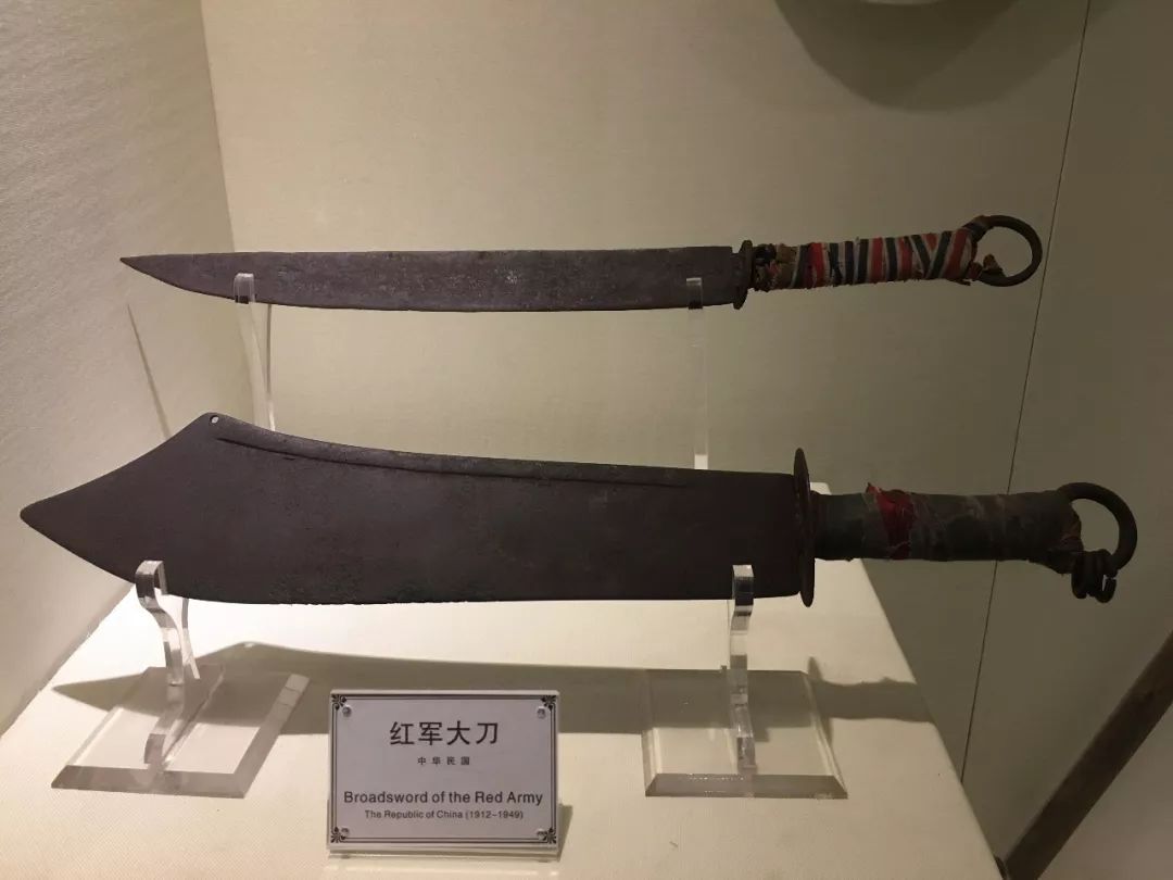 2016年市博物馆工作人员周武顺捐赠的红军大刀(现陈列于百年记忆