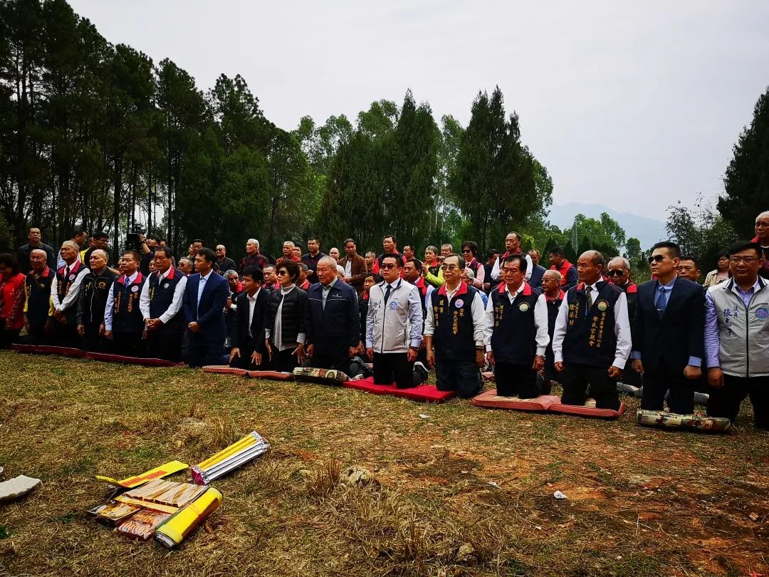 臺灣縣長回鄉祭祖感謝祖先庇佑值得點贊