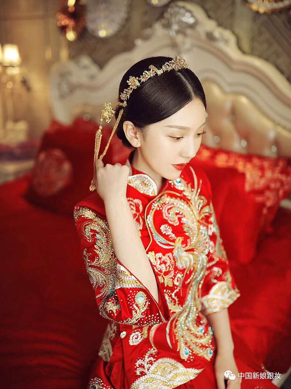 2019中式新娘发型龙凤褂秀禾服旗袍妆面造型如何与服装搭配
