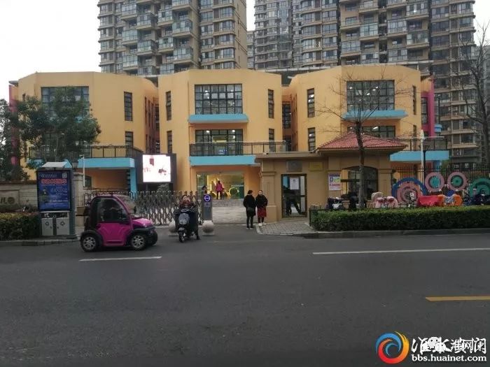 网友爆料:淮安一幼儿园门口无提示标牌,停车被罚款|这个地方渣土车