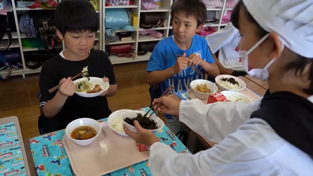 日本吃小孩的图片图片