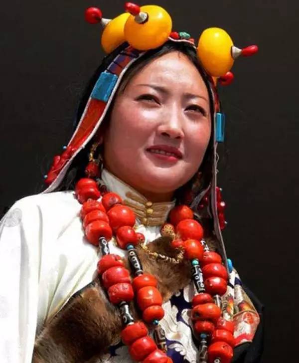 康巴地区藏族首饰珠宝艺术
