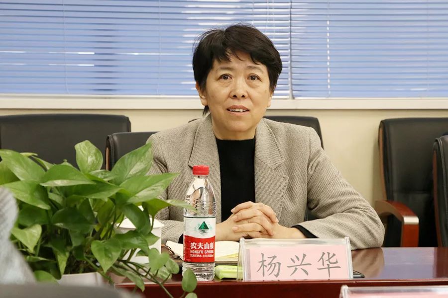 保定市副市长杨伟坤一行到长城幼儿园长城学校进行调研