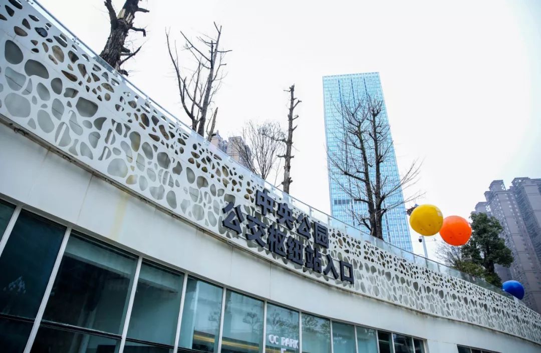 自東北向西南,由花果園購物中心,海豚廣場,貴陽街,中央公園,民俗風情