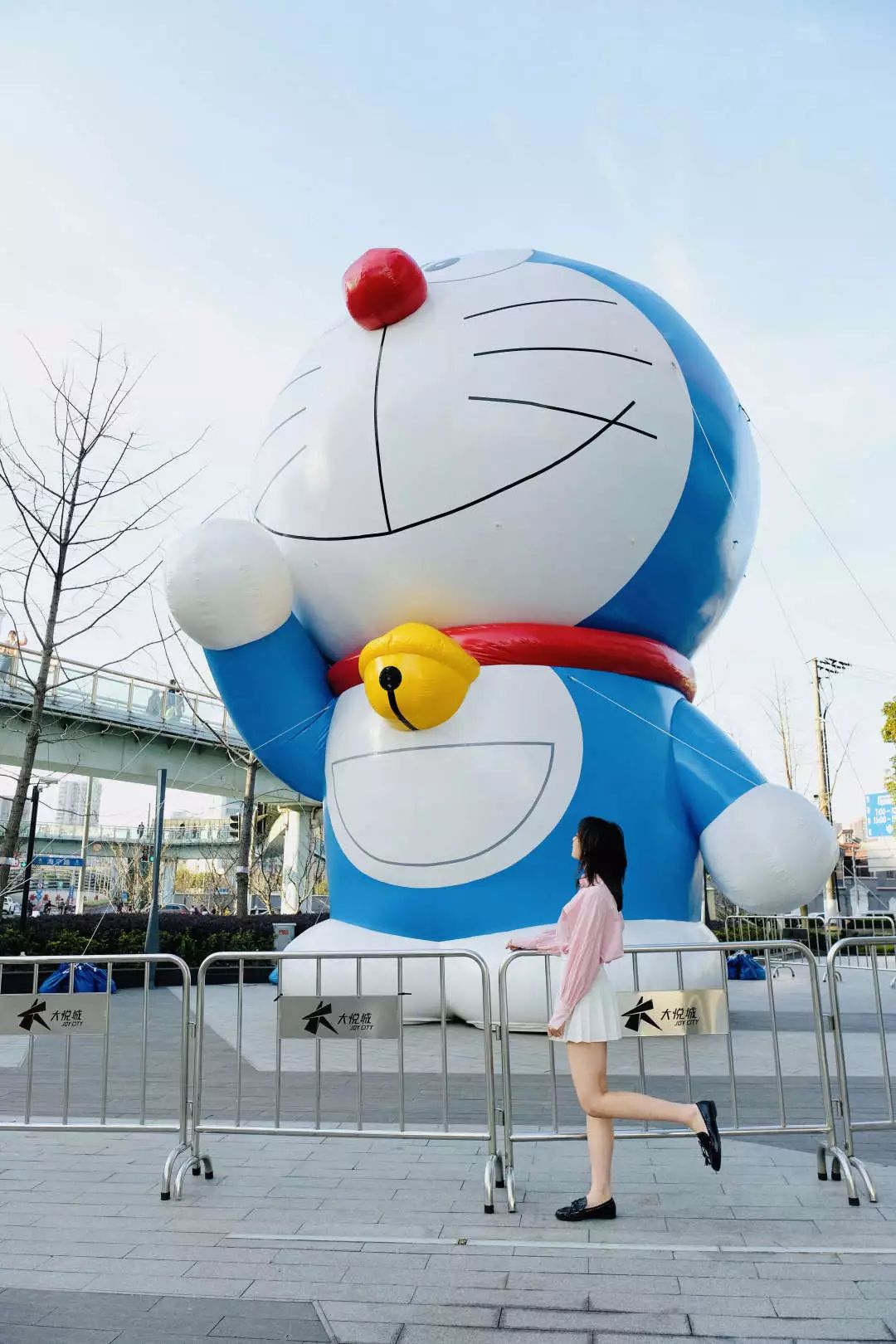 哆啦a夢英文名是doraemon,其中dora希臘語的意思是