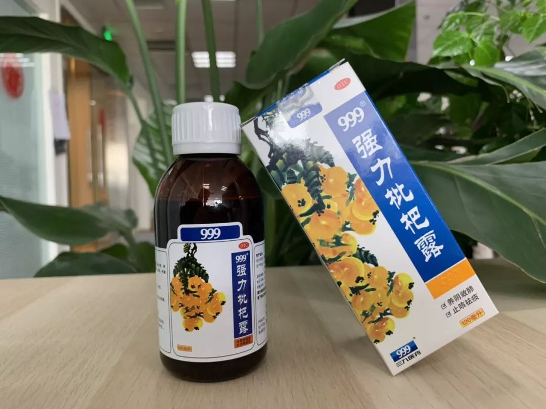 不过你们也别担心 混迹美食届多年的猪哔哔 有一个独家秘方—枇杷膏