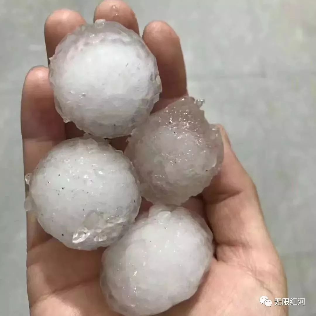 突發罕見冰雹突襲雲南金平貴州遵義等地屋頂擊穿車窗砸碎氣象臺連發80