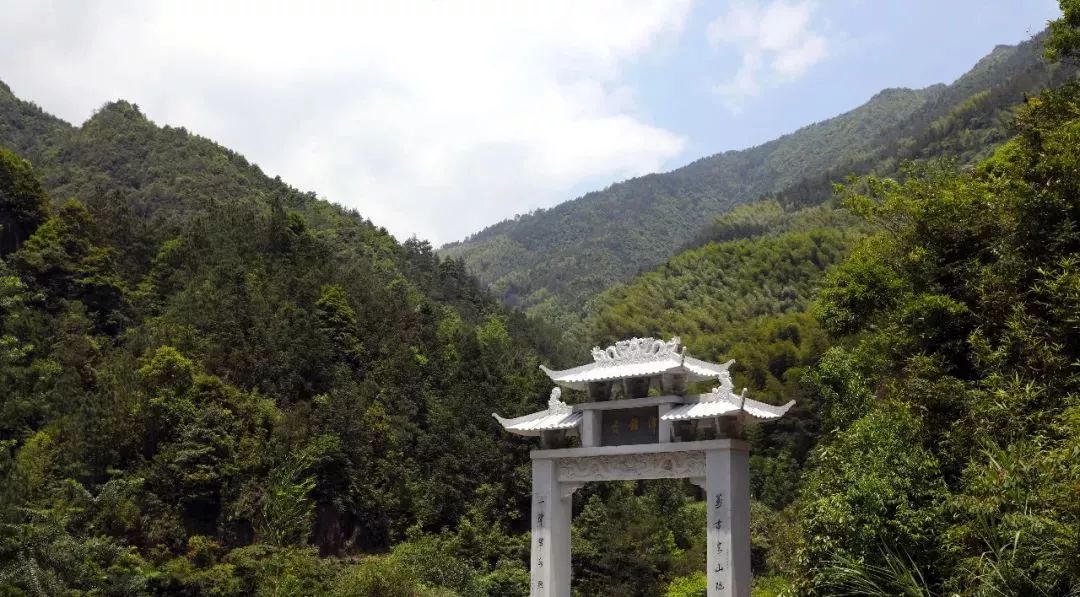 蛇山公園,龜山公園(有968年始建,2005年底重建落成的九層沉香塔,和958