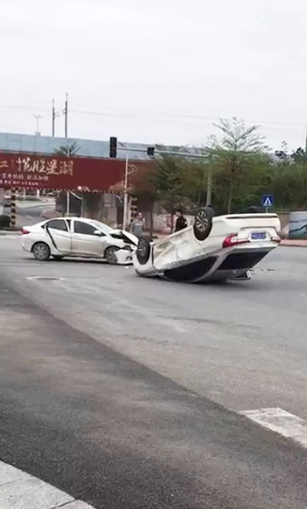 肇庆高速发生一场车祸图片