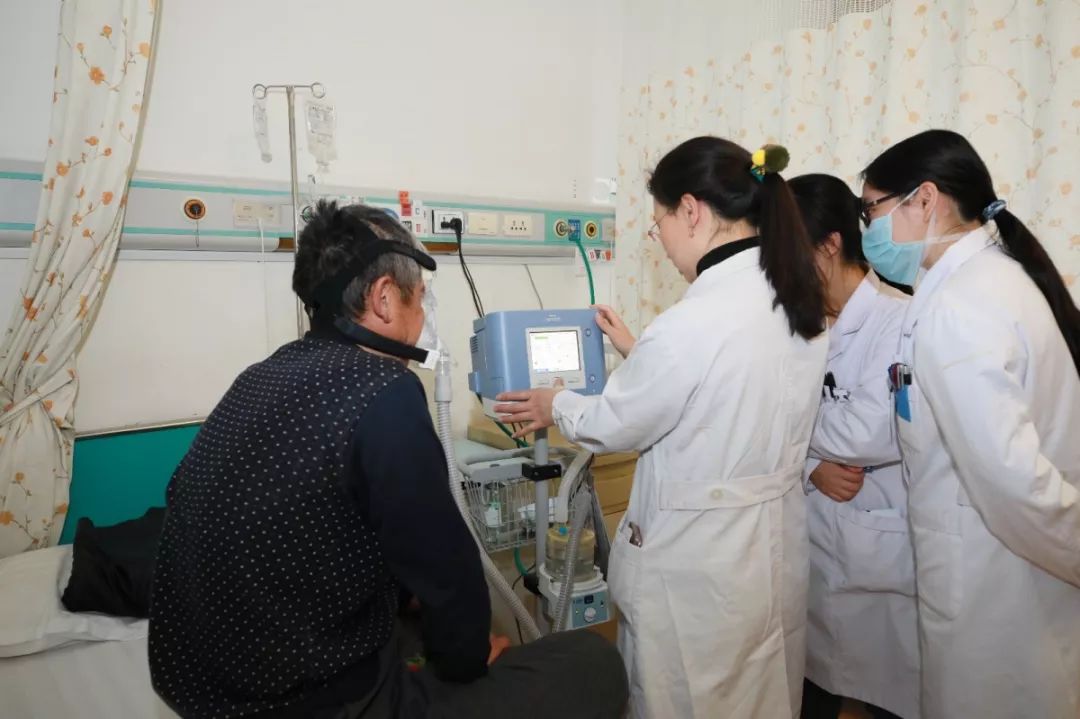 东院呼吸二科先后派主治医师和主管护士赴北京,广州,长沙等睡眠中心