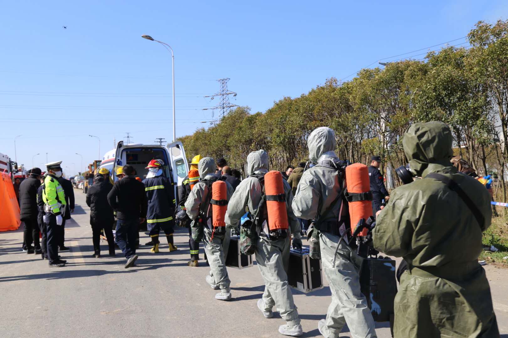 武警部队增派450余名官兵驰援江苏响水救援