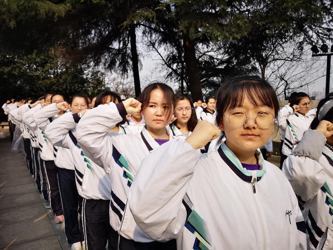 武汉一中校服图片