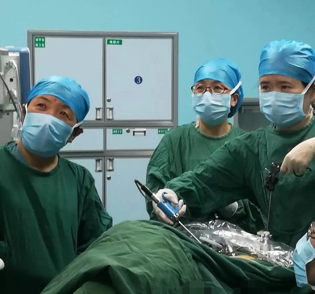 靖边县人民医院妇产科顺利完成腹腔镜下子宫全切除术
