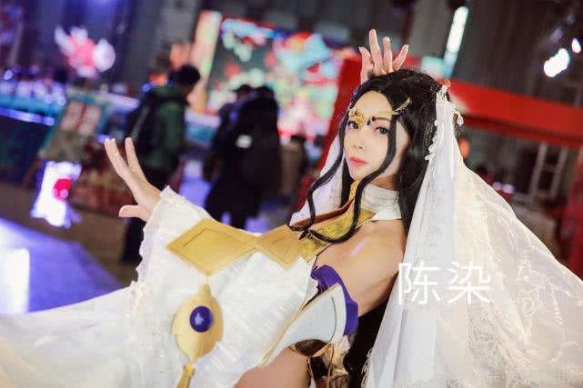 王者荣耀:貂蝉西域舞娘cos"兄弟,缺中单吗"