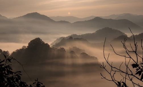 山遠天高煙水寒,相思楓葉舟.五代·李煜