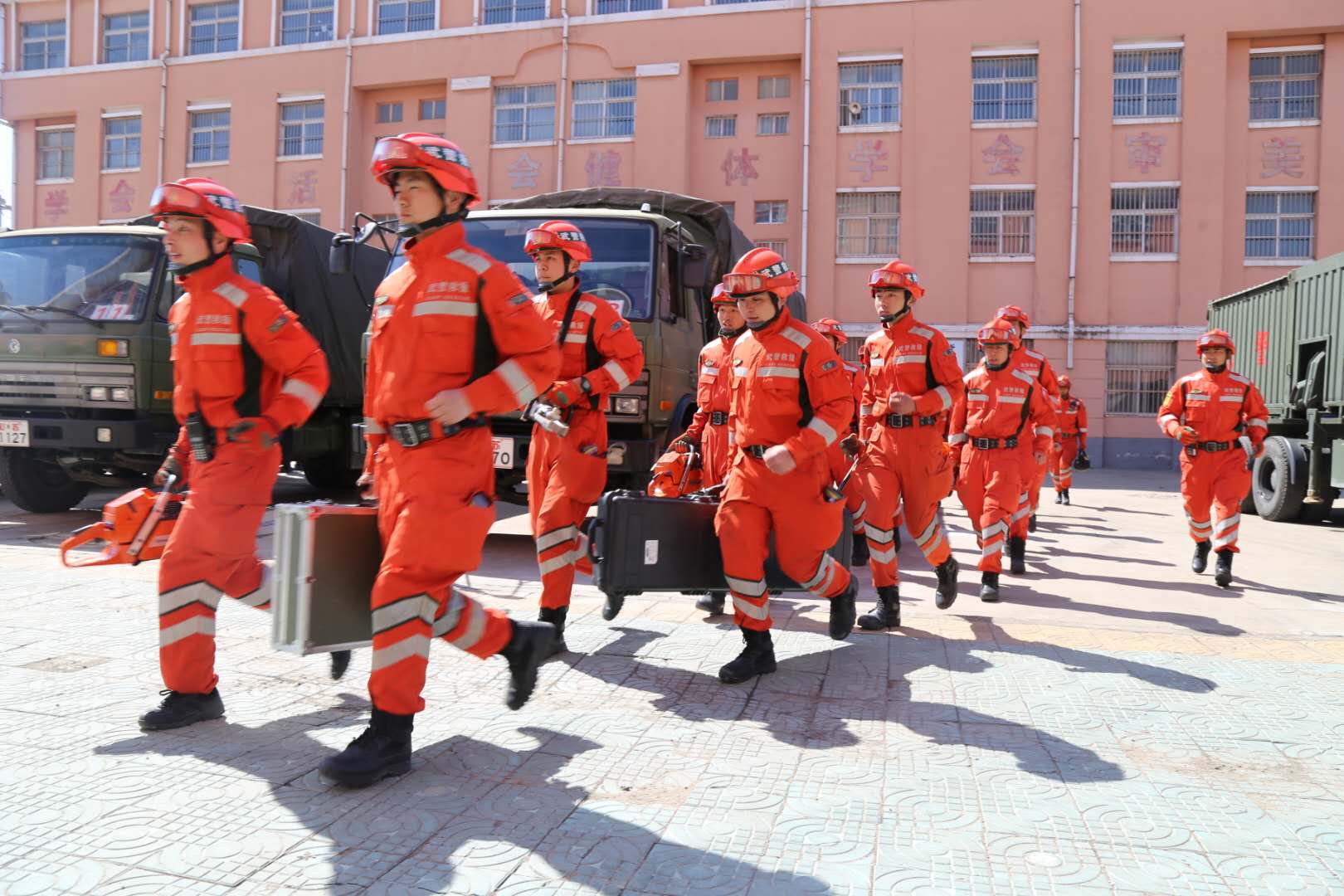 武警部队增派450余名官兵驰援江苏响水救援